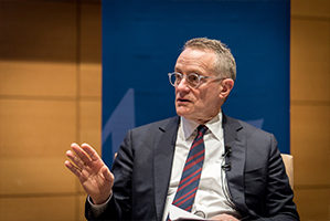 Howard Marks talks onstage